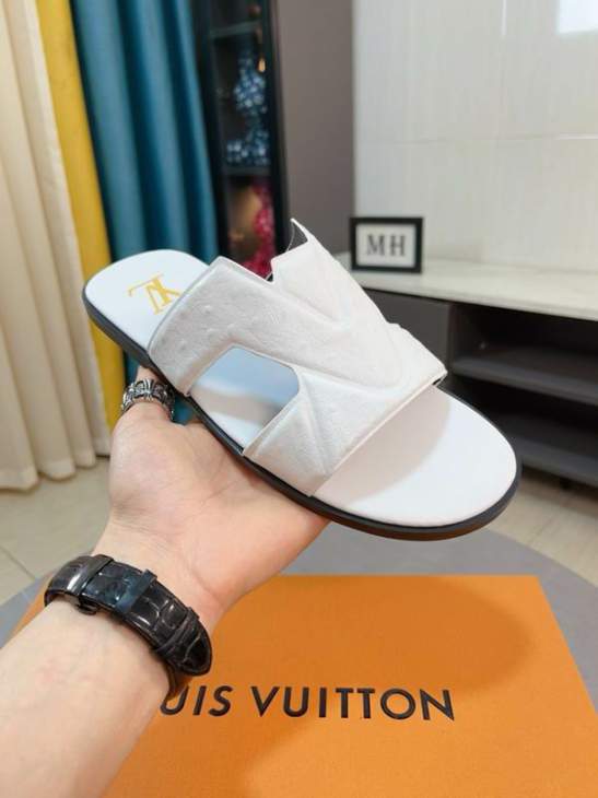 Picture of Louis Vuitton Slippers _SKULVsz38-44mnf07151238